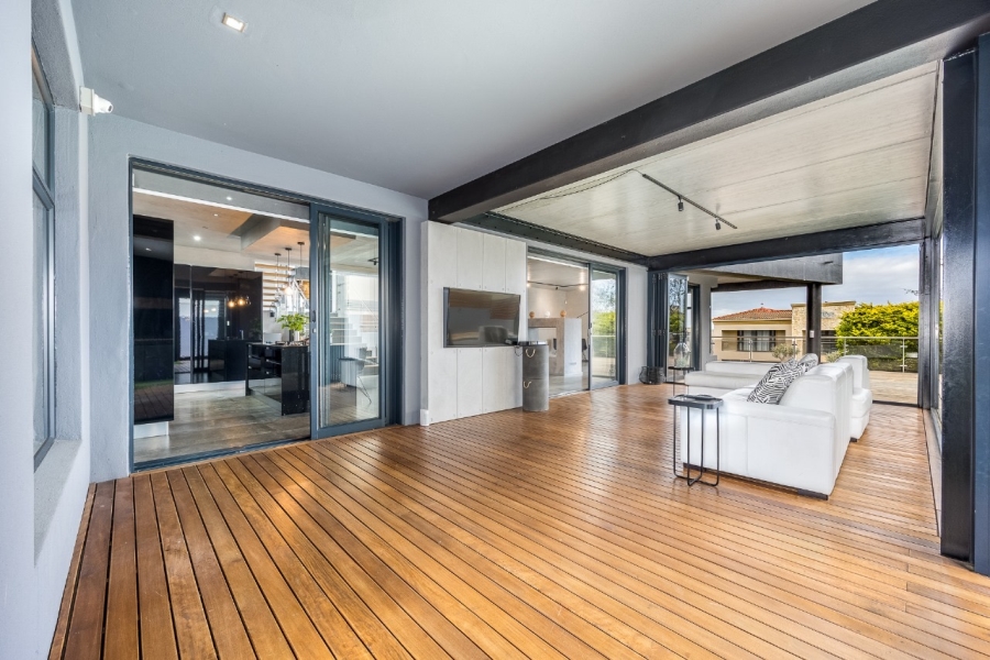 5 Bedroom Property for Sale in Deo Gracia Western Cape